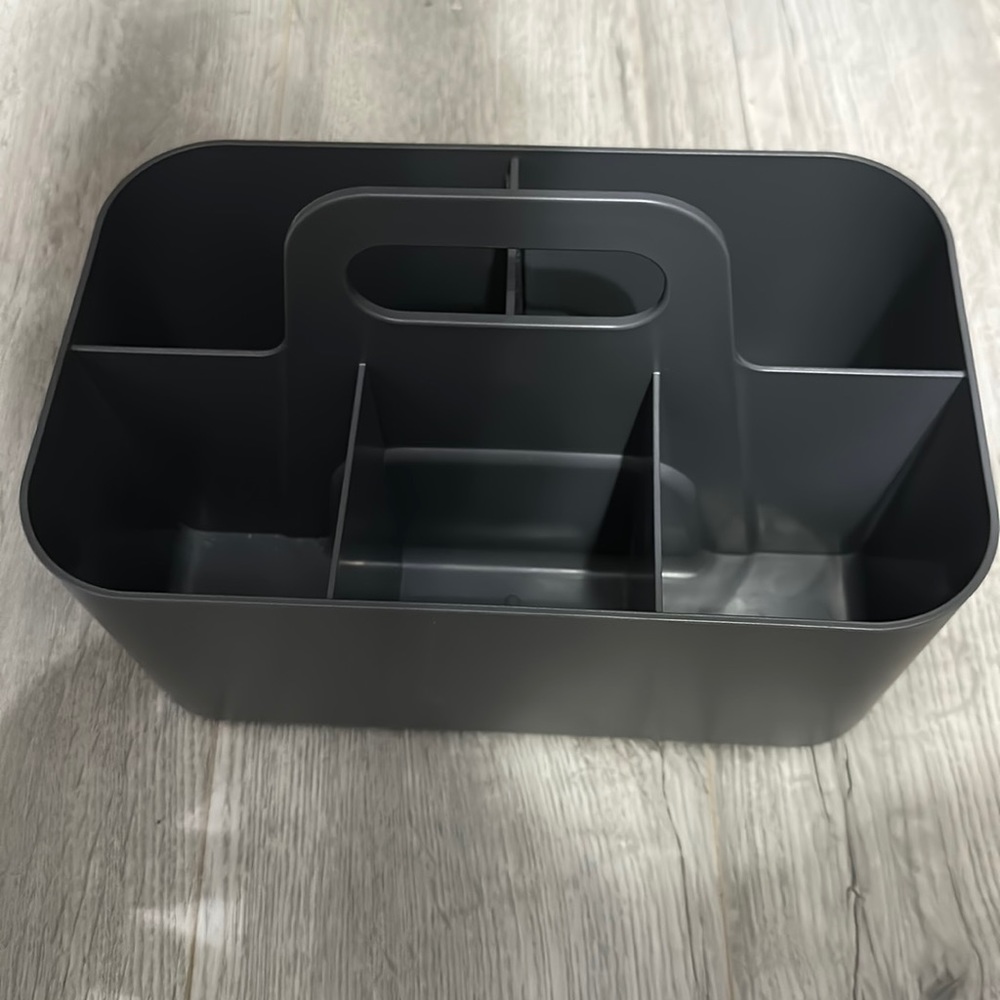 Real space stackable storage caddy
